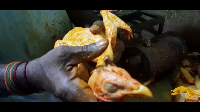 'chicken cutting skills fast || chicken cutting skills in village - Madurai Street Food'