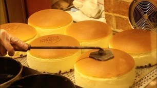 'Japanese Street Food - JIGGLY CHEESECAKE Uncle Rikuro Cheese Cake Osaka Japan'